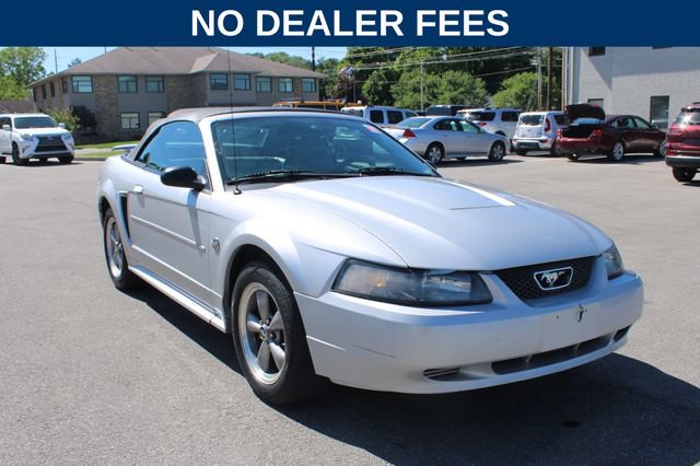Used 2004 Ford Mustang Convertible RWD image 2