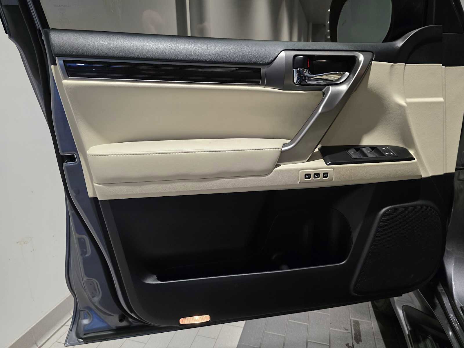 Used 2023 Lexus GX 460 Premium w/ Premium Plus Package image 25