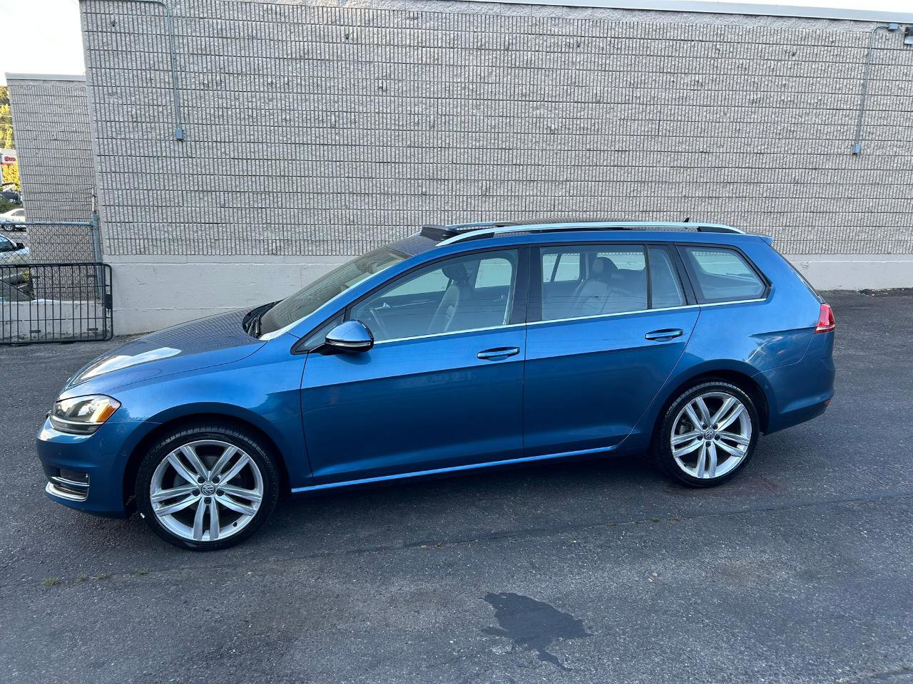 Used 2017 Volkswagen Golf SEL FWD image 8
