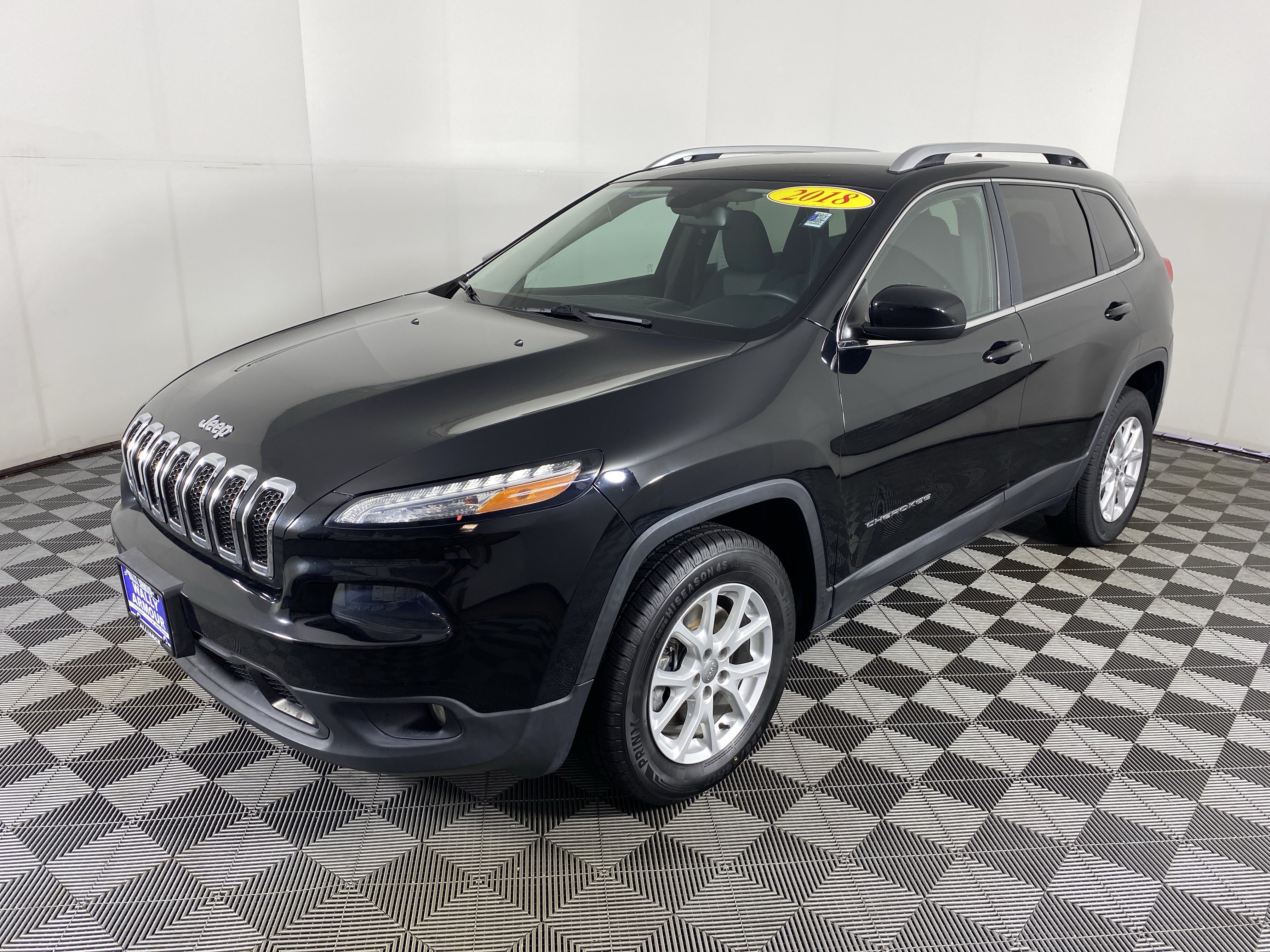 Used 2018 Jeep Cherokee Latitude w/ Safety Group AWD/4WD image 9