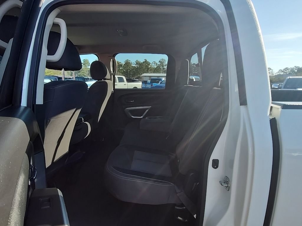Used 2022 Nissan Titan SV image 27
