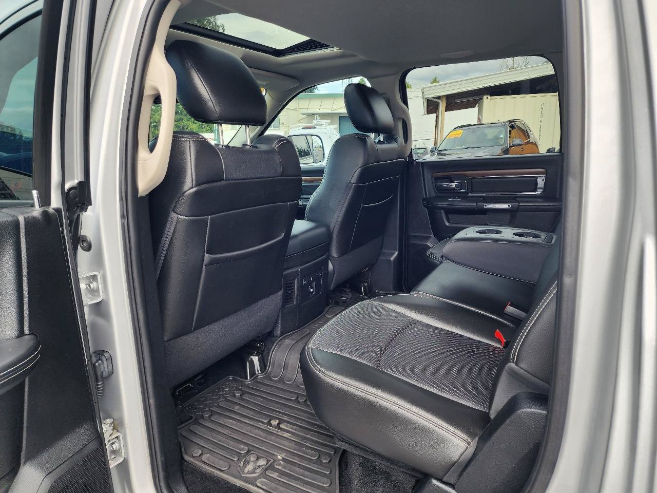 Used 2014 RAM 1500 Laramie w/ Convenience Group AWD/4WD image 22