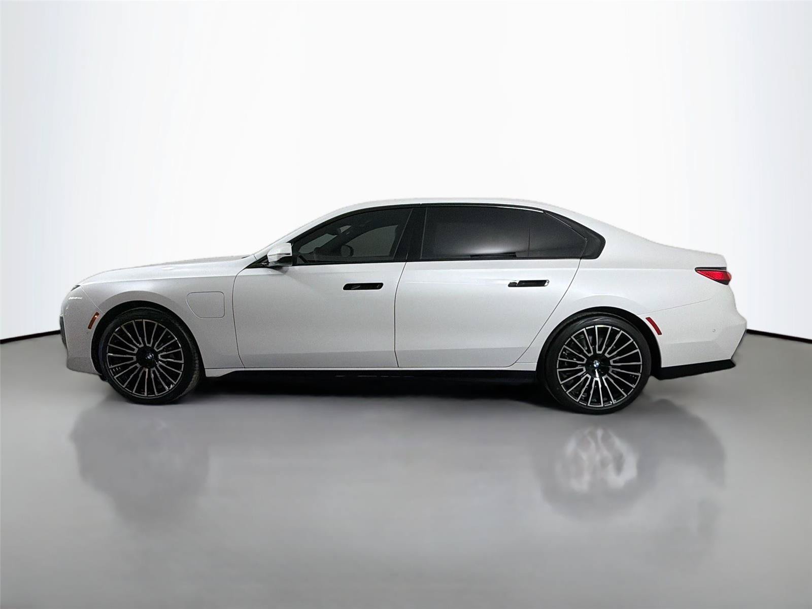 New 2026 BMW 750e xDrive AWD/4WD image 8