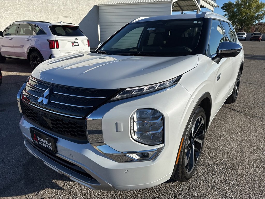 New 2025 Mitsubishi Outlander SEL image 3