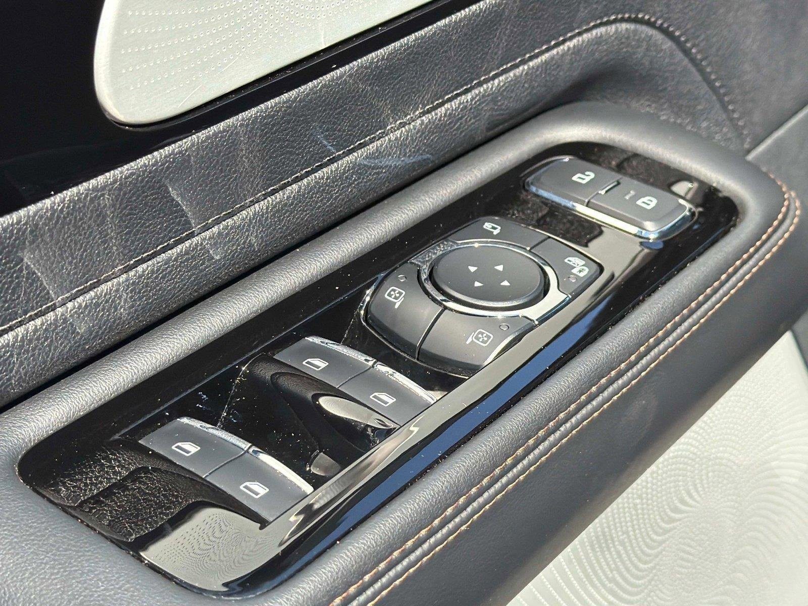 Used 2025 Lincoln Aviator Reserve w/ Equipment Group 201A AWD/4WD image 39
