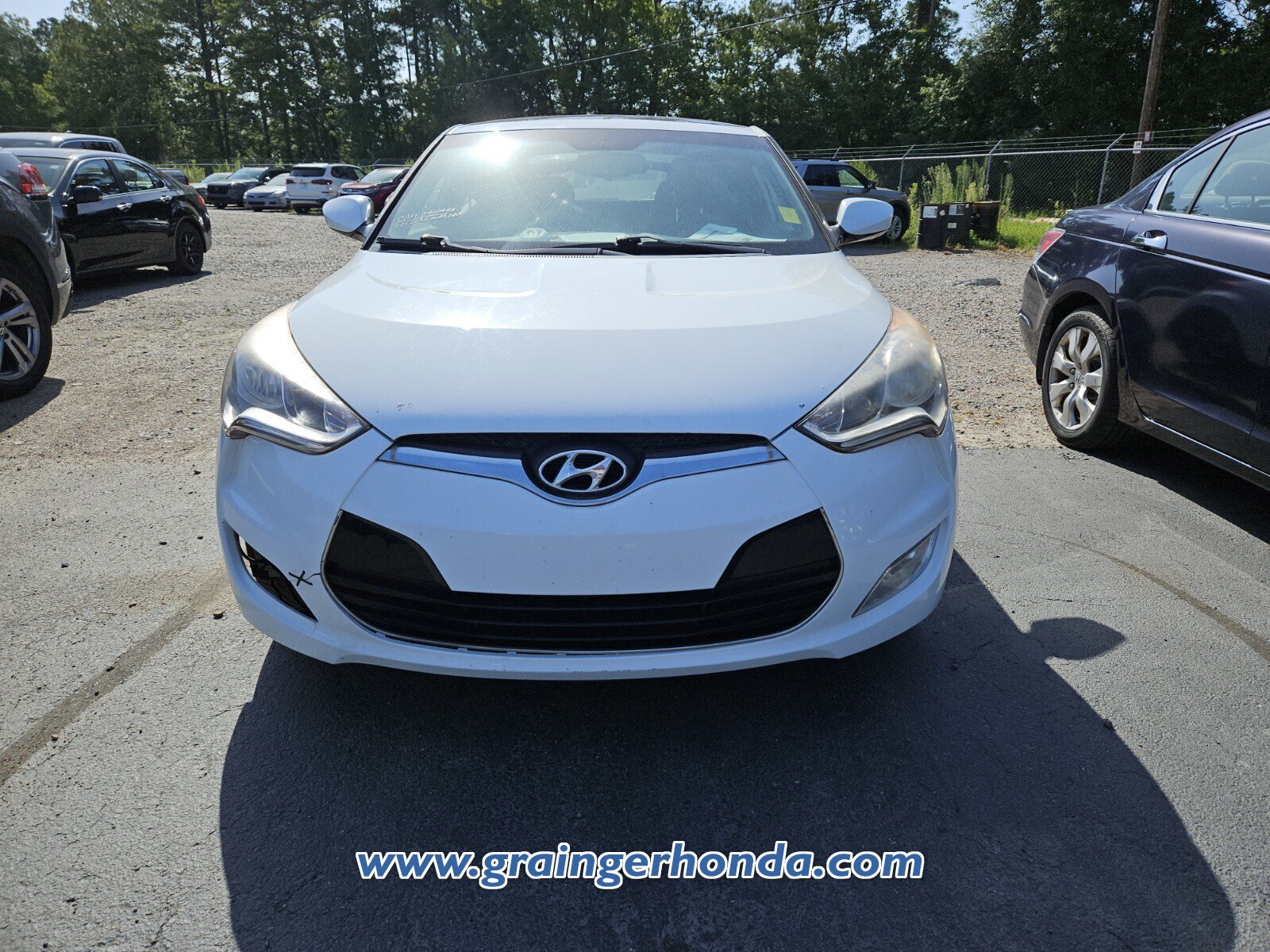 Used 2017 Hyundai Veloster Value Edition FWD image 3