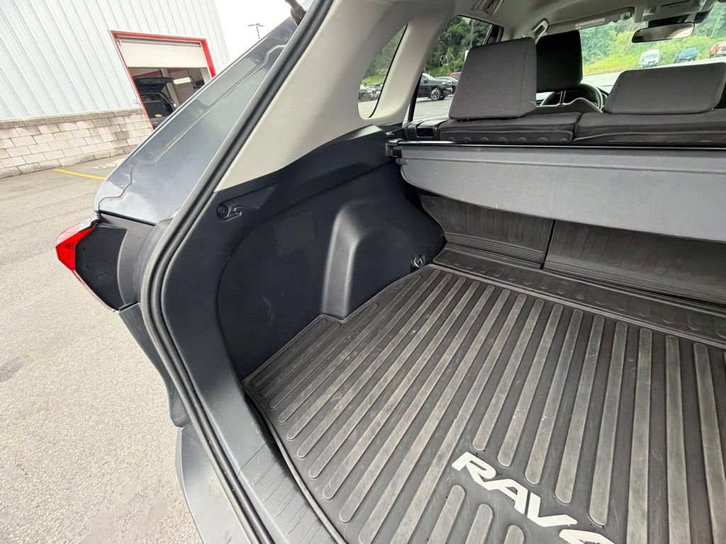 Used 2021 Toyota RAV4 XLE w/ XLE Grade Weather Package AWD/4WD image 45