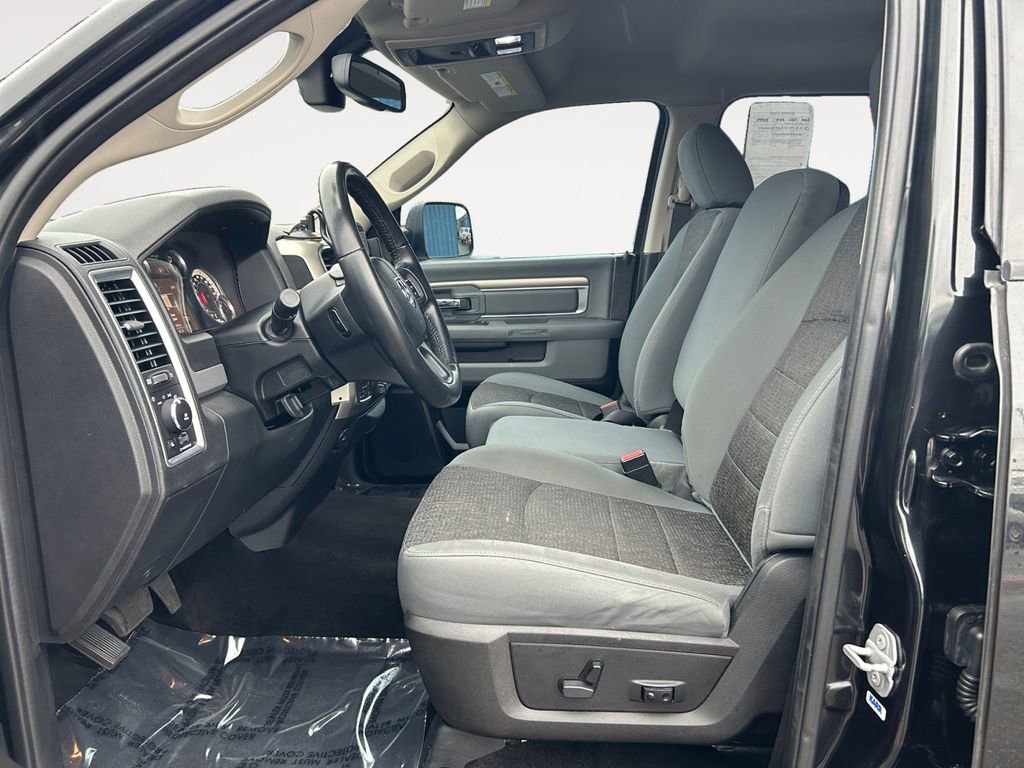 Used 2016 RAM 1500 Classic SLT w/ SLT Plus D￩cor Group image 15