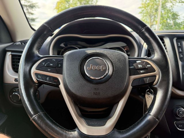 Used 2016 Jeep Cherokee Sport w/ Cold Weather Group AWD/4WD image 19