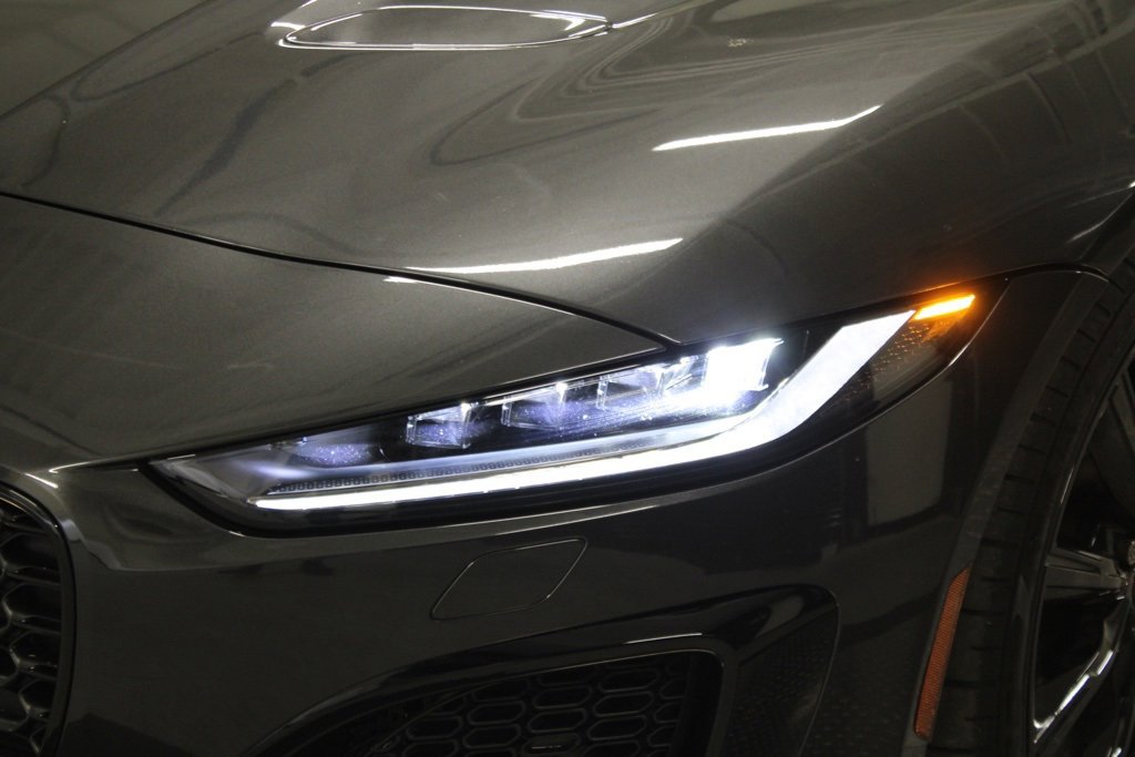 Used 2022 Jaguar F-TYPE R image 6
