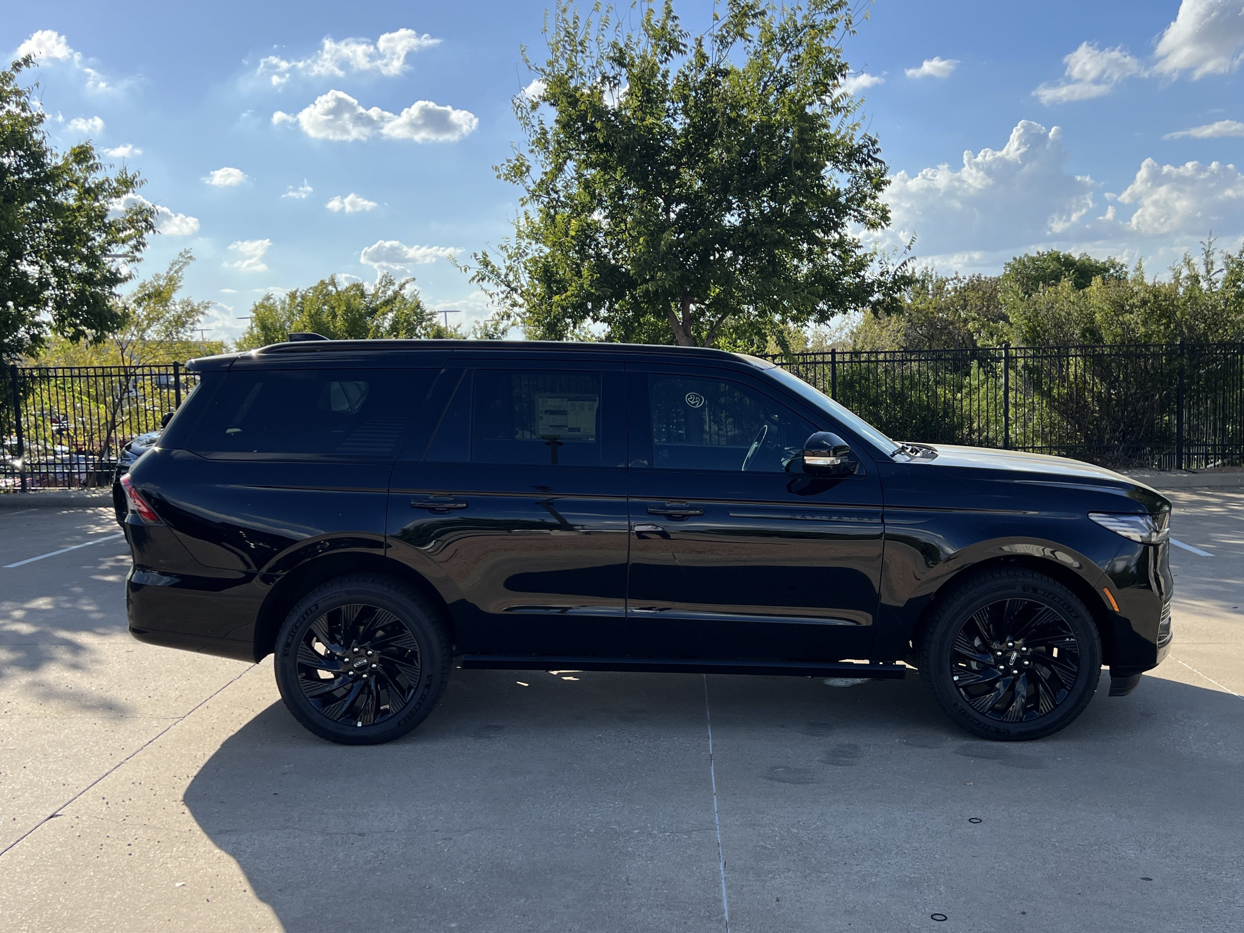 New 2027 Lincoln Navigator Reserve w/ Jet Appearance Package AWD/4WD image 10