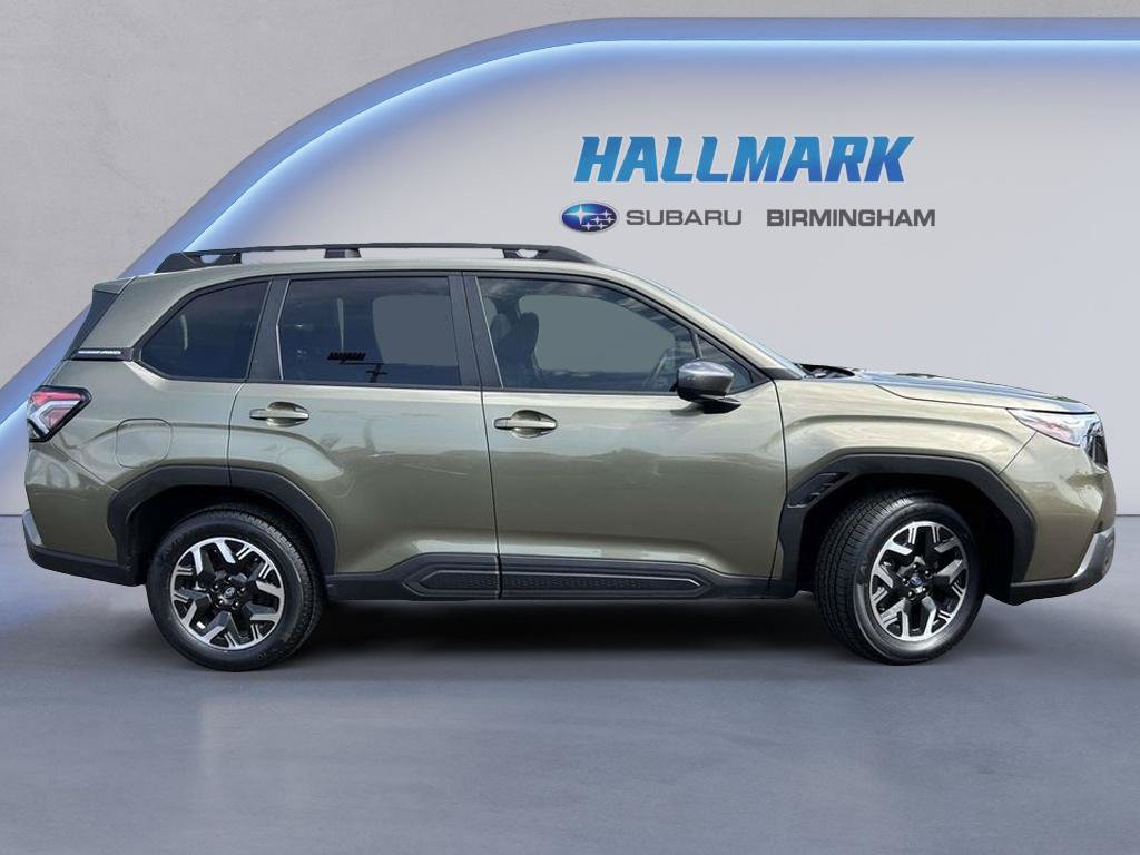 Used 2025 Subaru Forester Premium AWD/4WD image 2