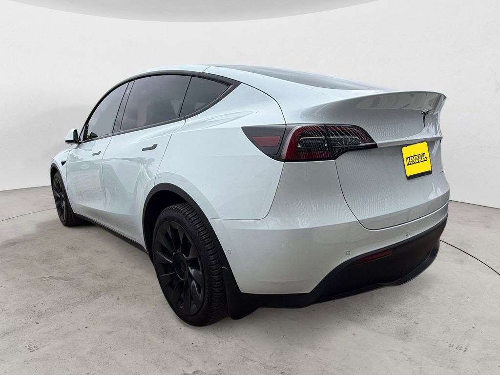Used 2022 Tesla Model Y Long Range AWD/4WD image 2