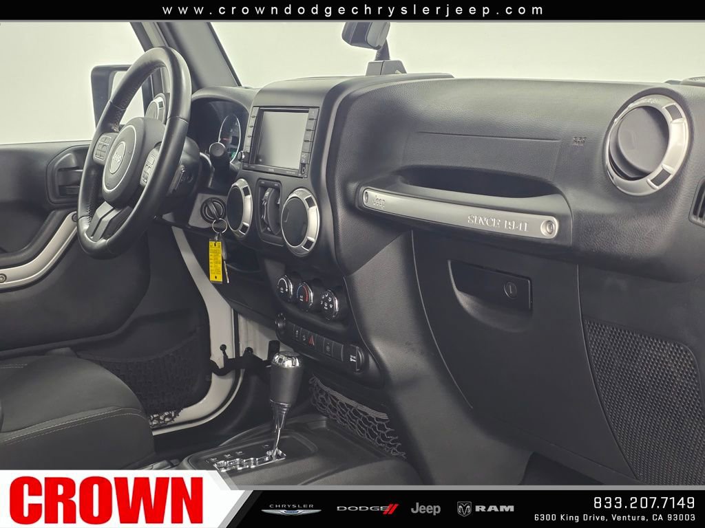 Used 2015 Jeep Wrangler Unlimited Sahara w/ Connectivity Group image 12