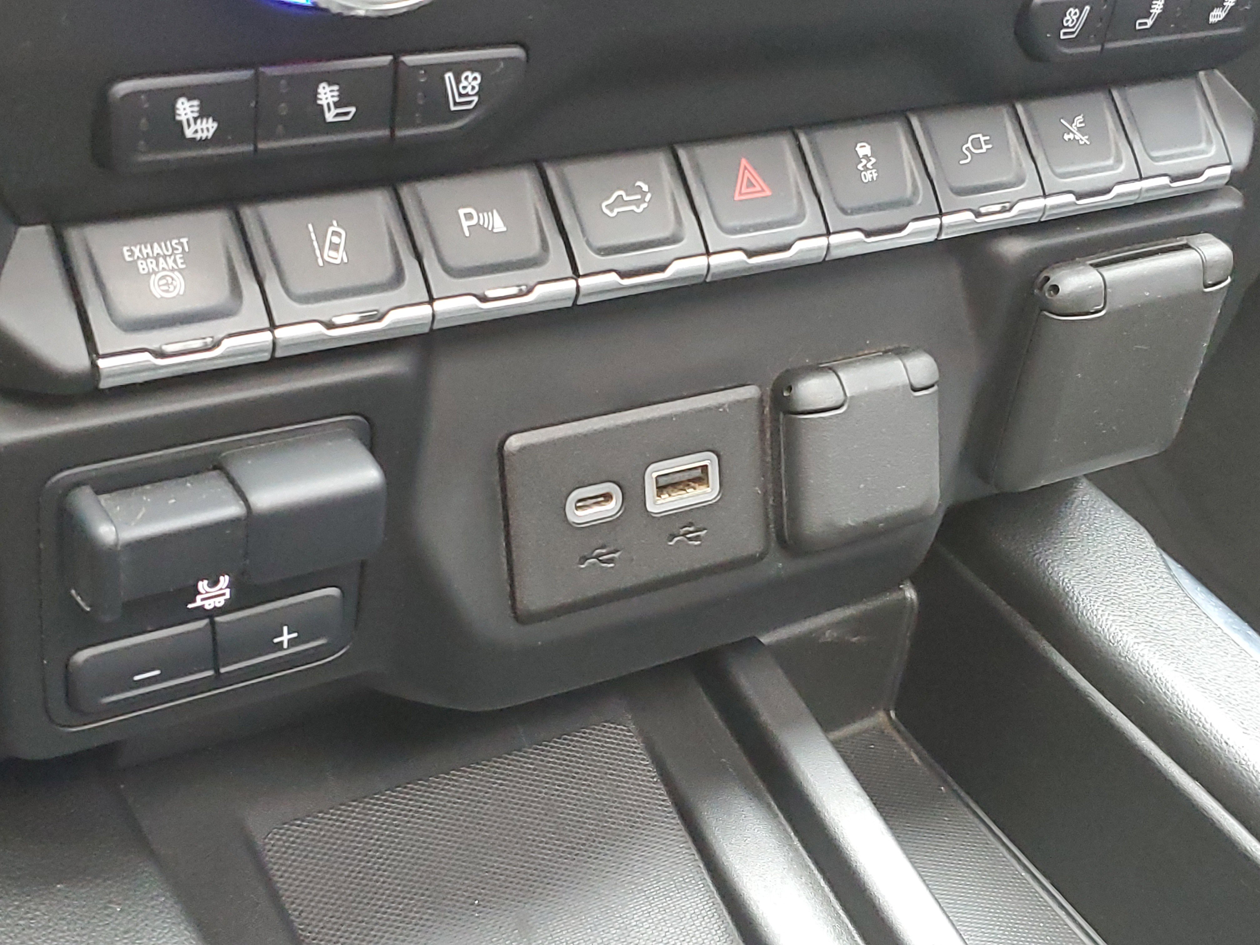 Used 2022 GMC Sierra 3500 Denali w/ Denali Ultimate Package image 24