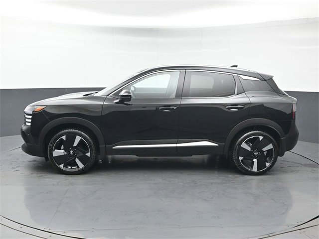 Used 2025 Nissan Kicks SR image 2