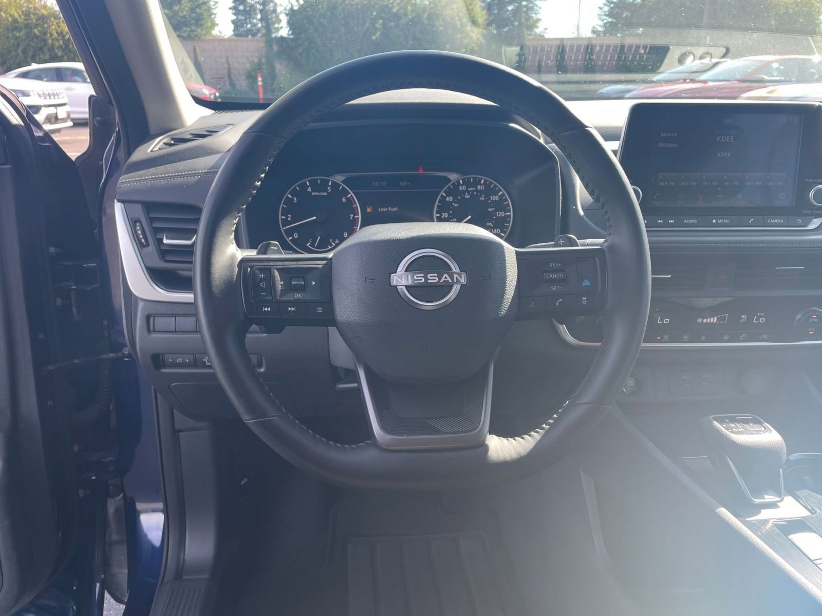 Used 2025 Nissan Rogue SV image 30