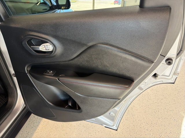 Used 2022 Jeep Cherokee Trailhawk w/ Comfort/Convenience Group image 40