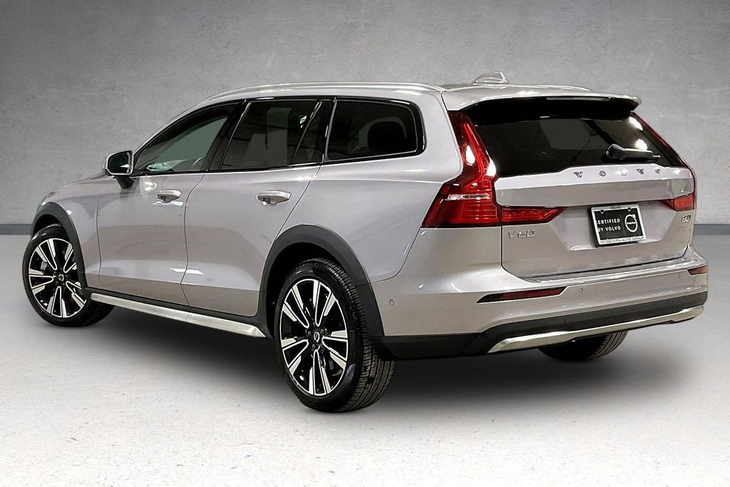 Used 2026 Volvo V60 B5 Cross Country Ultra w/ Climate Package image 4