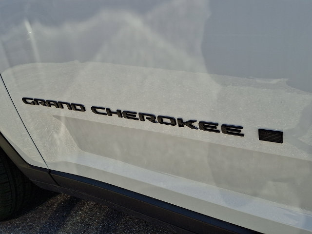 New 2026 Jeep Grand Cherokee Altitude AWD/4WD image 17