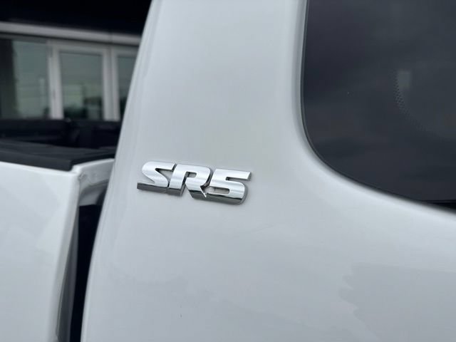 Used 2017 Toyota Tacoma SR5 AWD/4WD image 11