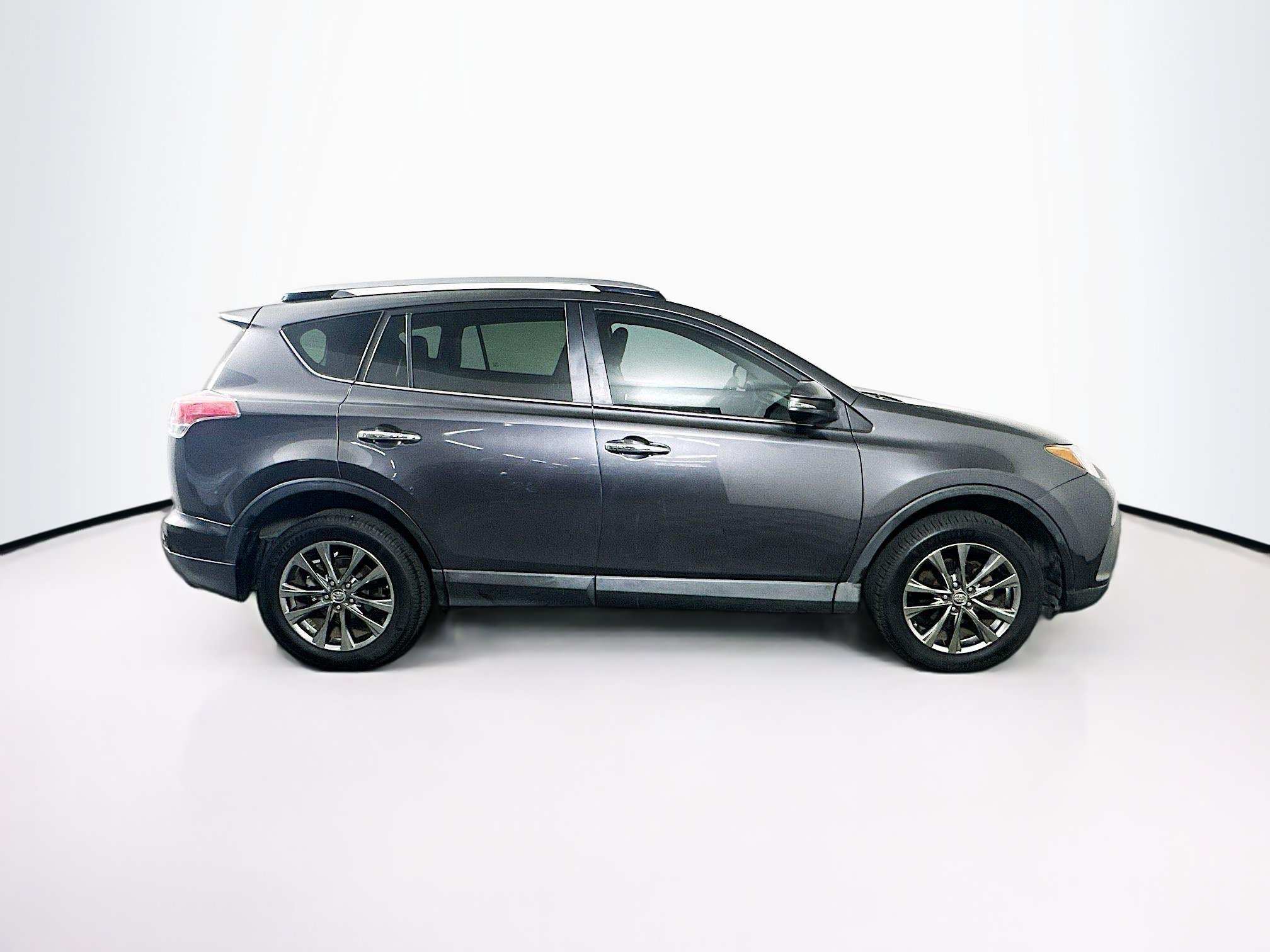 Used 2018 Toyota RAV4 Limited FWD image 10