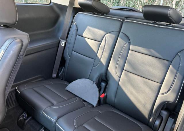 Used 2023 GMC Acadia Denali image 4