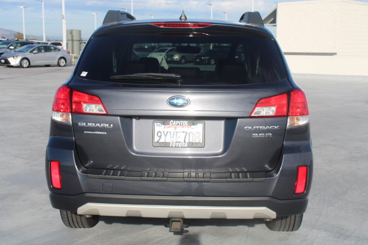 Used 2012 Subaru Outback 3.6R Limited w/ Moonroof Pkg AWD/4WD image 4