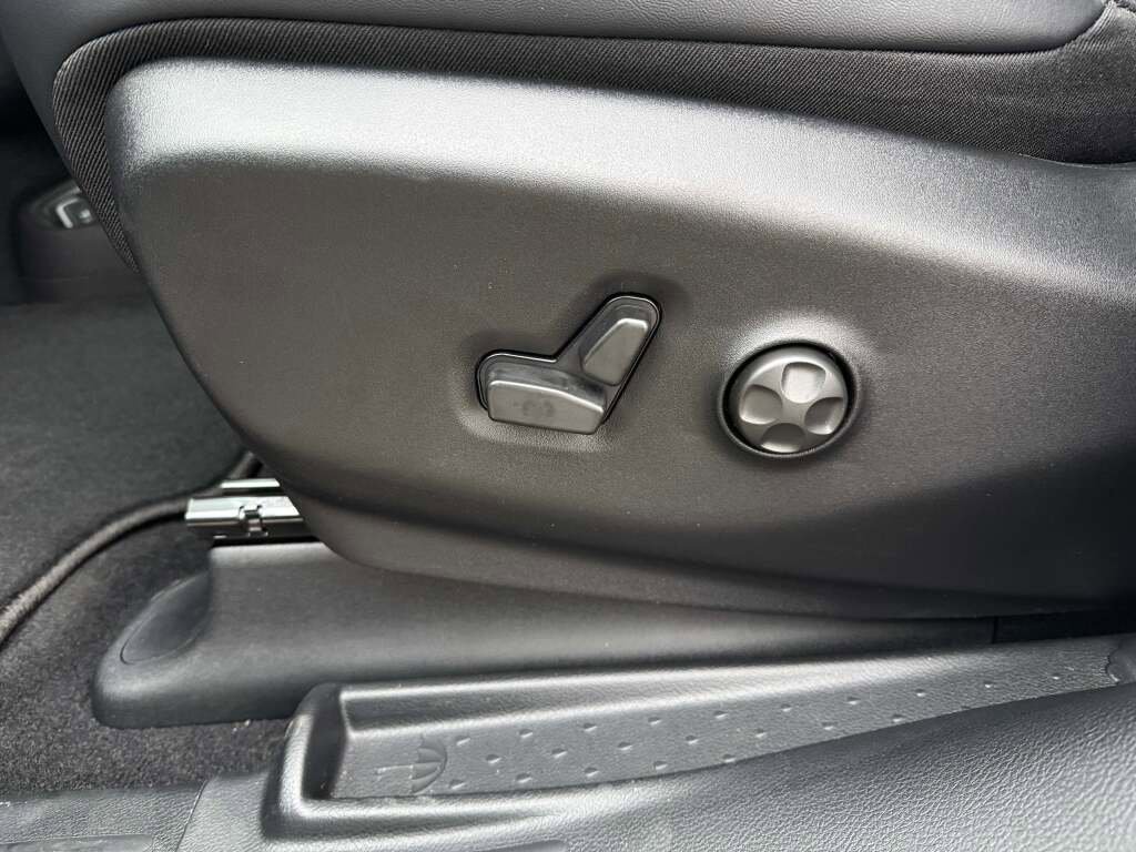 New 2026 Chrysler Voyager LX image 30