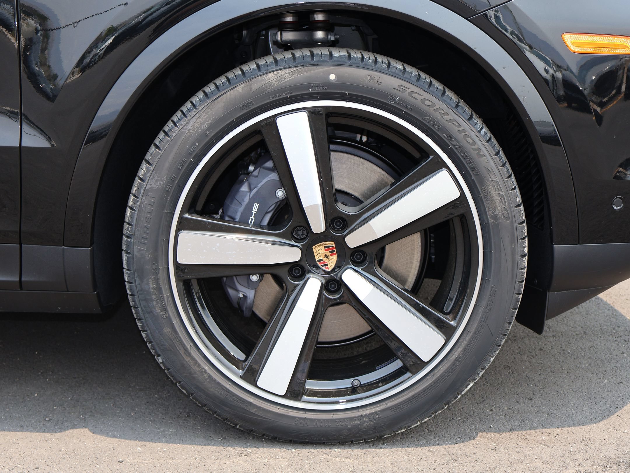 New 2026 Porsche Cayenne Coupe AWD/4WD image 13