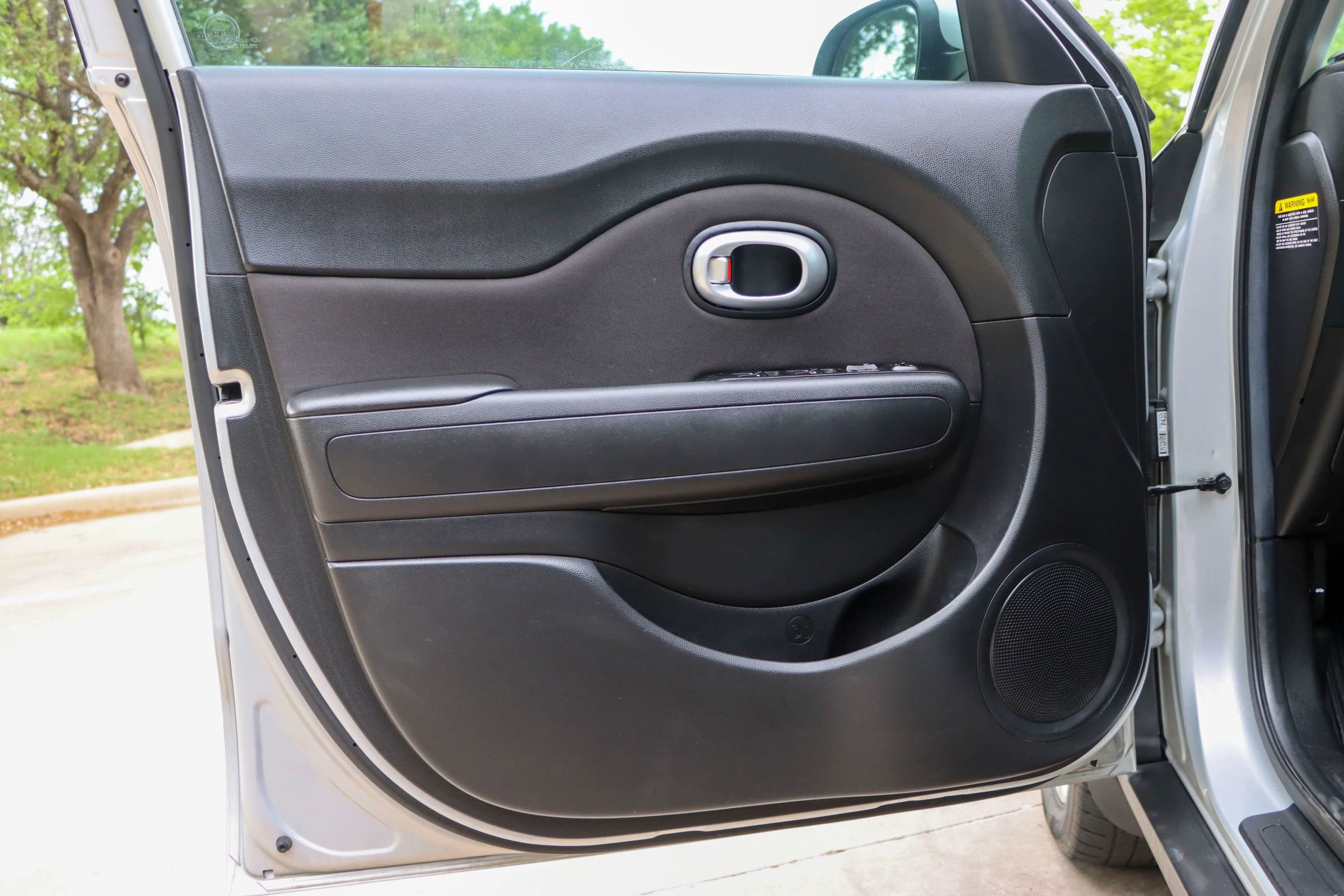 Used 2015 Kia Soul + image 12