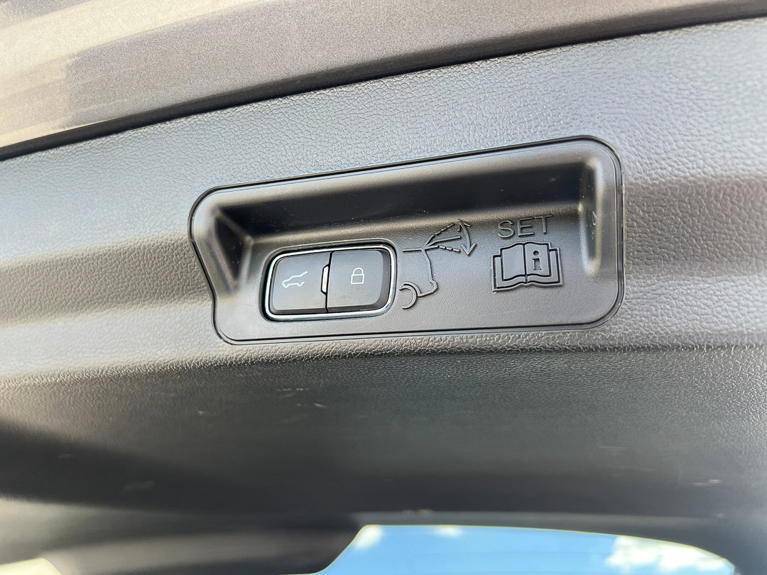 Used 2023 Ford Explorer XLT w/ Equipment Group 202A image 7