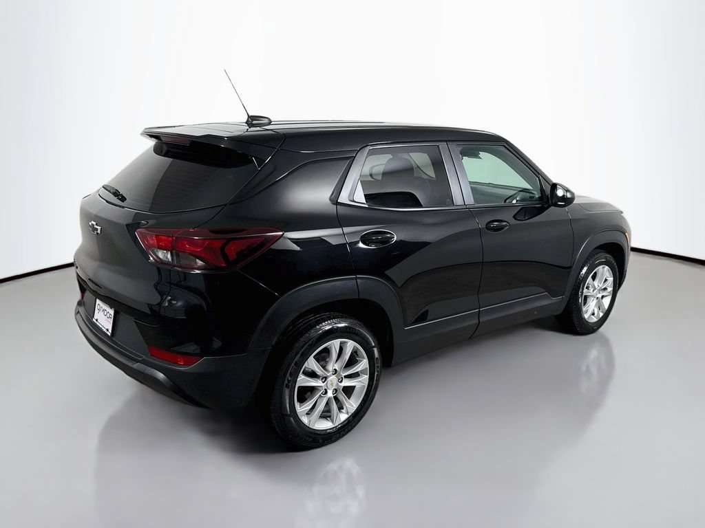 Used 2023 Chevrolet TrailBlazer LS w/ LPO, Blackout Package FWD image 7