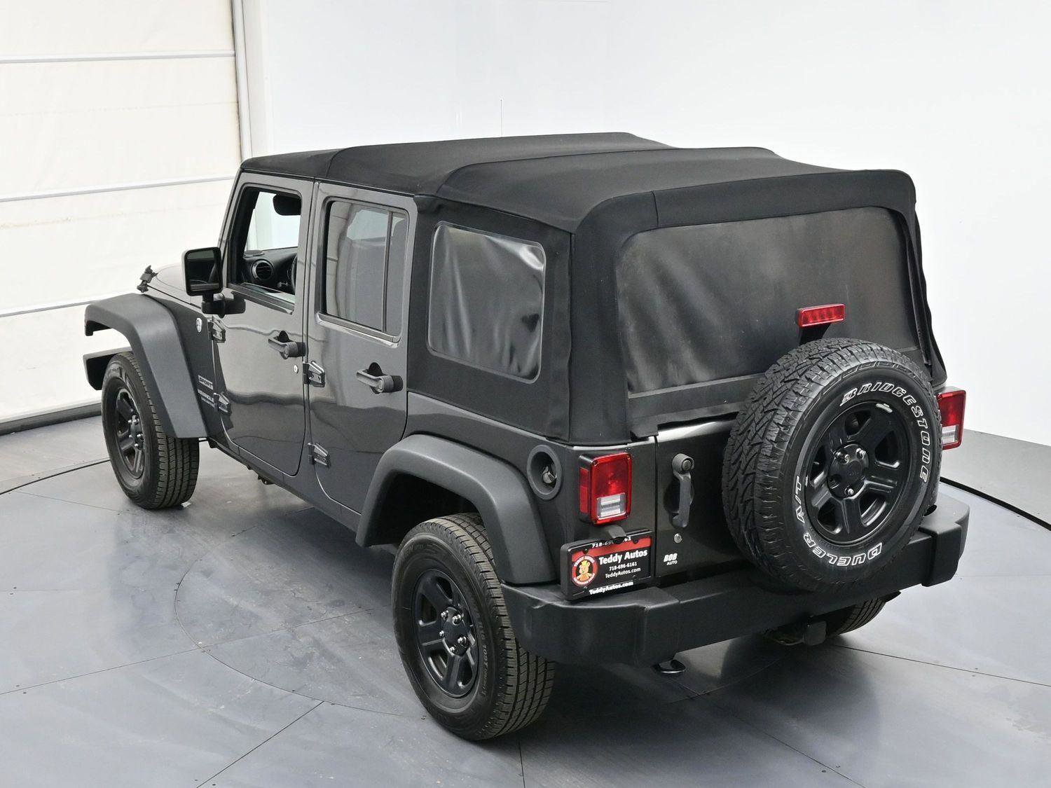 Used 2017 Jeep Wrangler Unlimited Sport w/ Connectivity Group AWD/4WD image 29