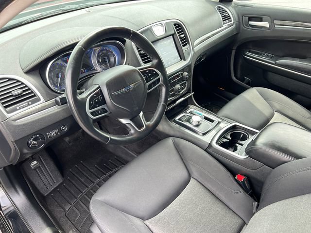 Used 2018 Chrysler 300 Touring w/ Chrome Appearance Package RWD image 28
