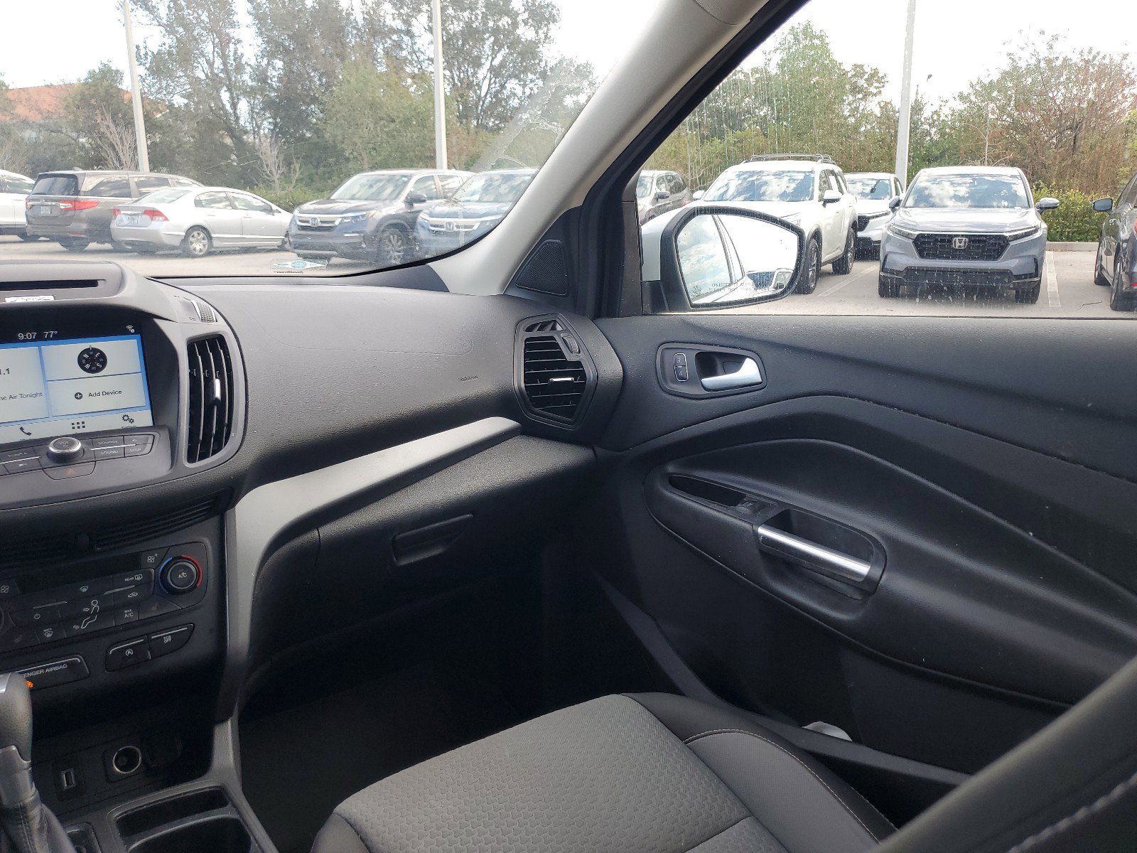 Used 2017 Ford Escape SE w/ Equipment Group 201A image 21