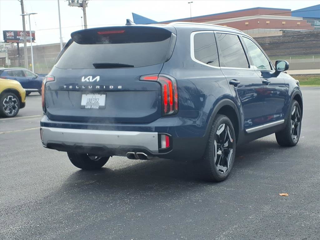 Used 2023 Kia Telluride EX w/ EX Captain's Chair Package image 29