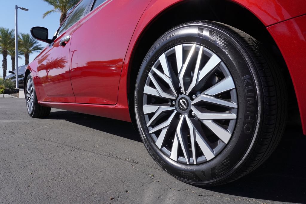 Certified 2025 Nissan Altima 2.5 SV FWD image 6