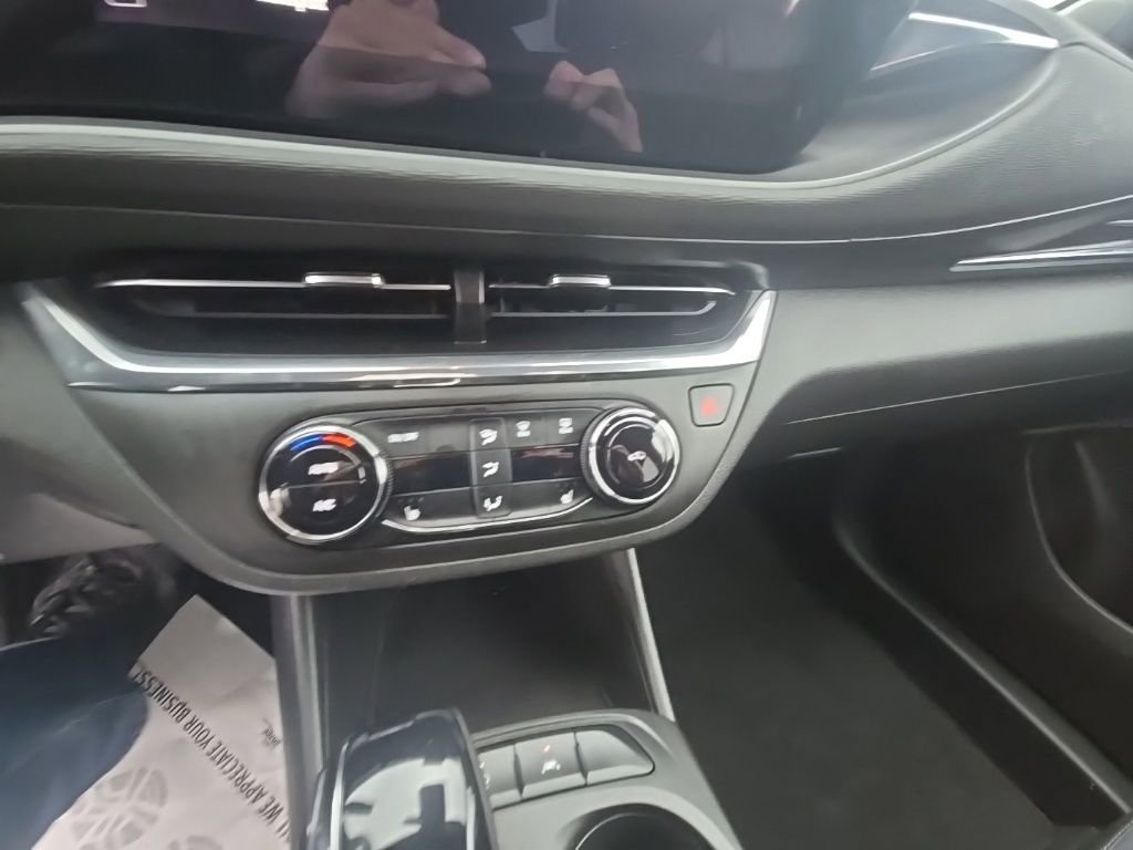 Used 2025 Buick Envista Preferred w/ Convenience I Package image 17