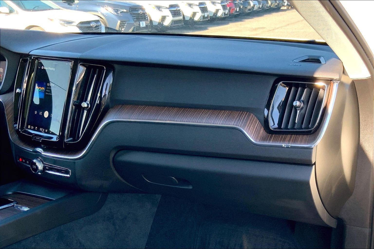 Used 2022 Volvo XC60 B5 Momentum w/ Climate Package image 17