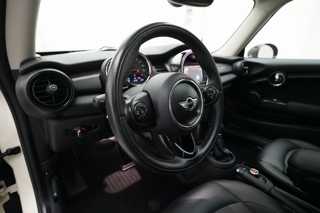 Used 2017 MINI Cooper 2-Door Hardtop image 8
