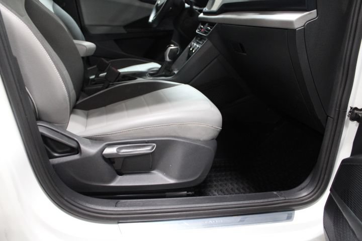 Used 2022 Volkswagen Taos SE w/ Panoramic Sunroof Package FWD image 27