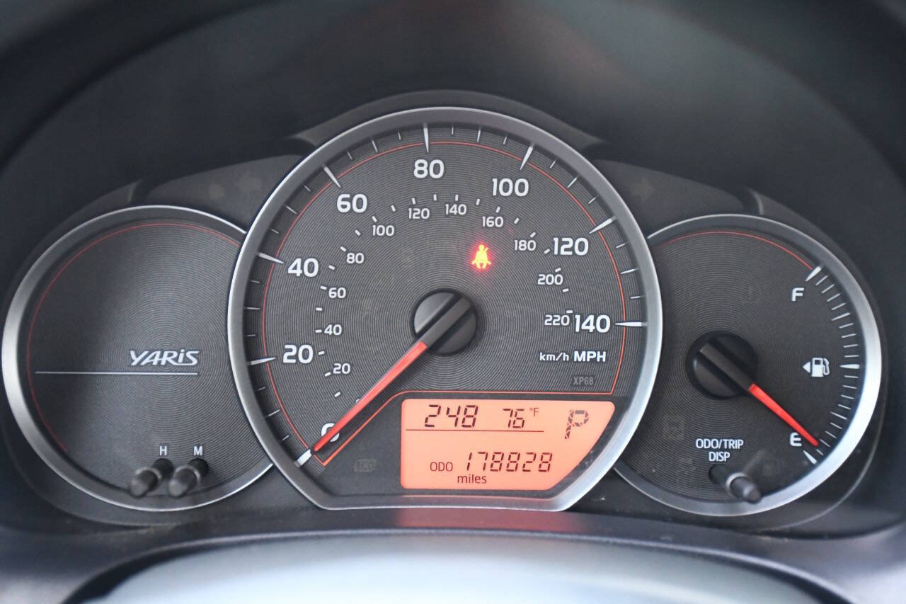 Used 2013 Toyota Yaris LE FWD image 31