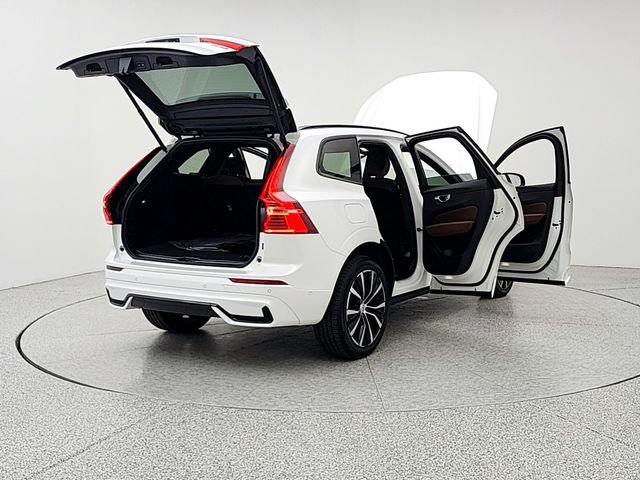 Certified 2023 Volvo XC60 B5 Plus w/ Climate Package AWD/4WD image 11