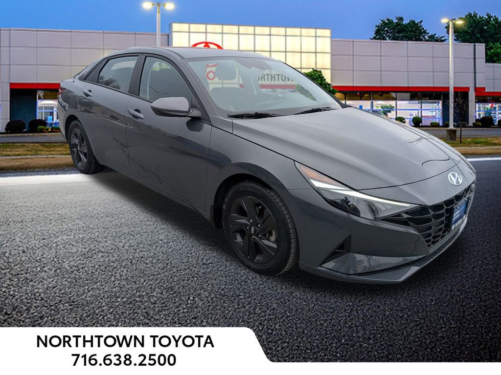 Used 2023 Hyundai Elantra SEL image 11