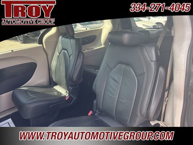 Used 2018 Chrysler Pacifica Touring-L image 30
