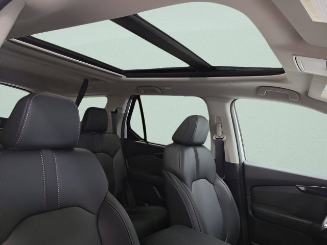 Used 2025 Honda Pilot Touring image 8