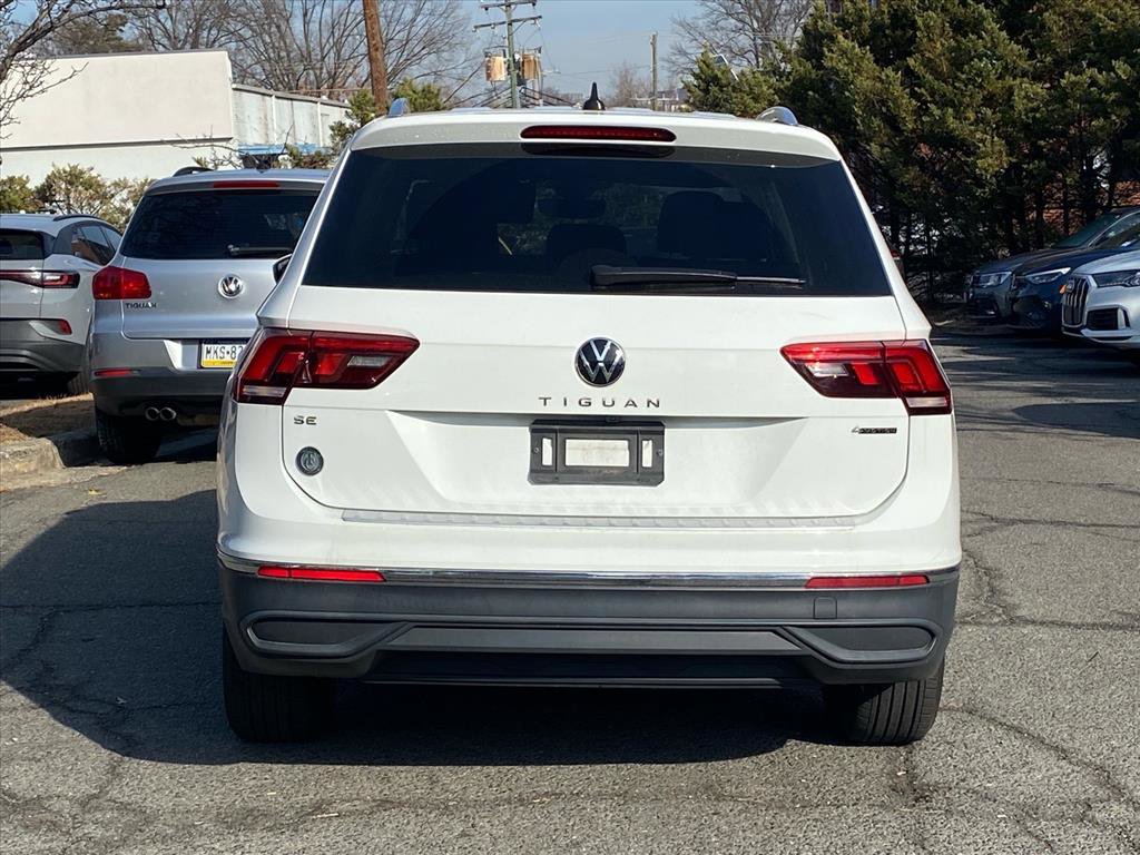 Certified 2022 Volkswagen Tiguan SE w/ Panoramic Sunroof Package image 4
