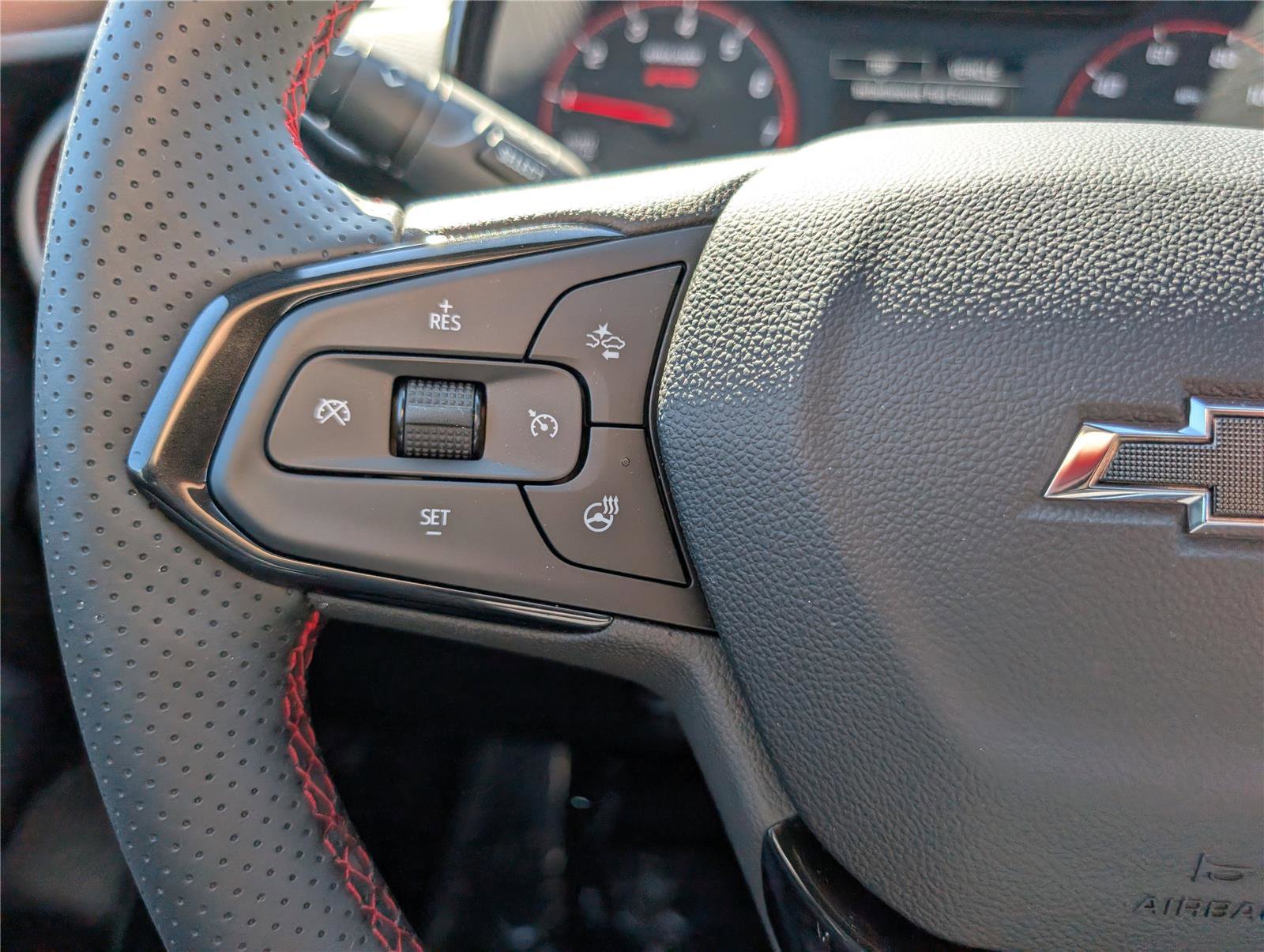 New 2026 Chevrolet Trax RS w/ Sunroof Package FWD image 16