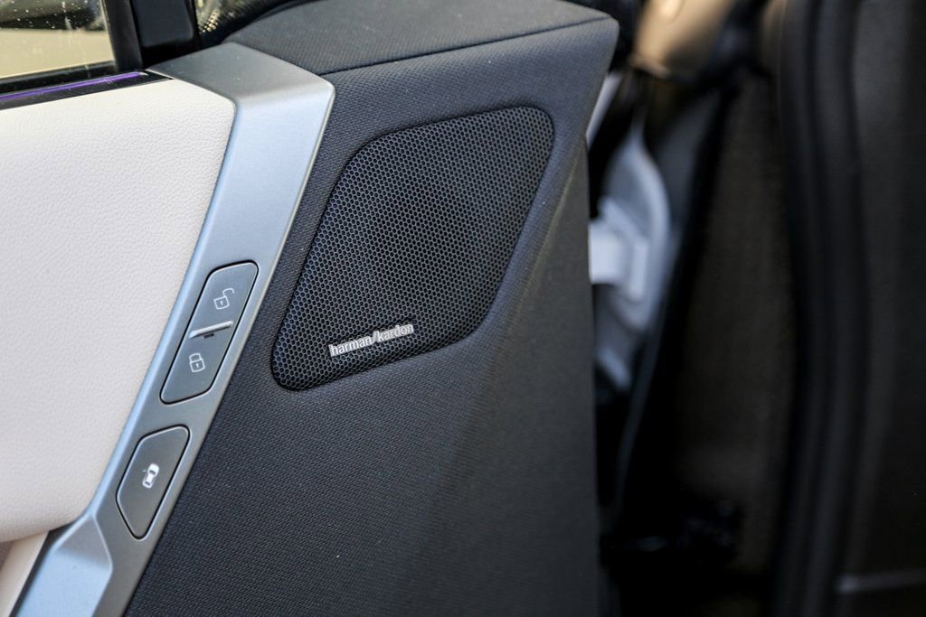 Used 2025 BMW iX xDrive50 w/ Premium Package image 17